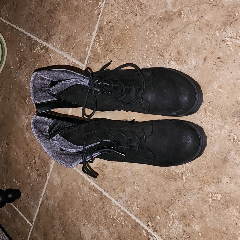 Suede boots